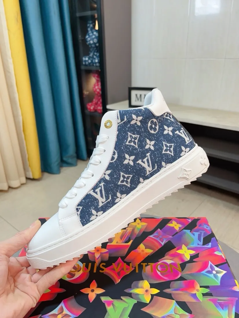 Men's shoes 💰560🌹🌹【LV】New men's high-top shoes, ‌global limited edition💯 shoes‌ are made of ‌original silk leather➕cowhide lining🐂top-grade workmanship! ‌Inner padding for feet: pure imported sheepskin lining, strappy sneakers, comfortable and breathable✅ luxurious and noble!! Men's shoe size: 38-44 💮